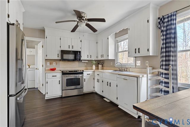 14205 Sonnenburg Dr, Chester, VA 23831