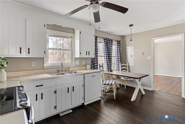 14205 Sonnenburg Dr, Chester, VA 23831