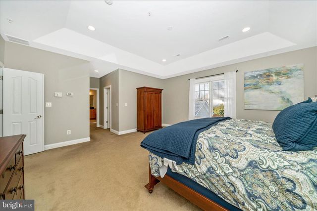 5715 LONE OAK DR, Bethesda, MD 20814