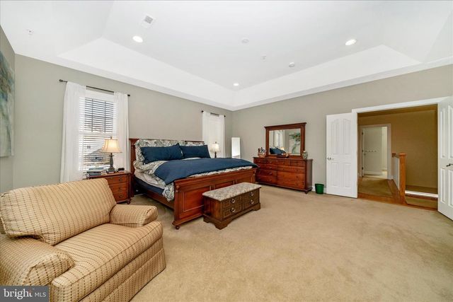 5715 LONE OAK DR, Bethesda, MD 20814