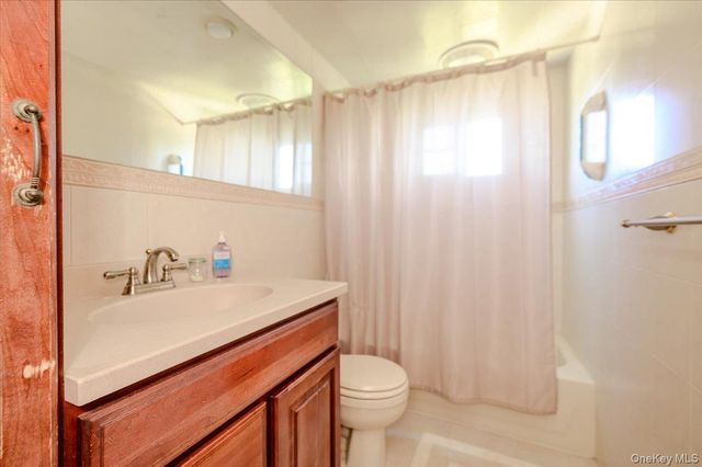 206 N Iowa Avenue, Massapequa, NY 11758