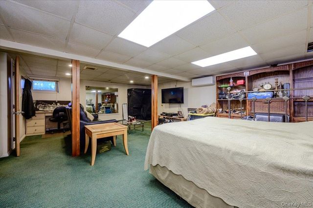206 N Iowa Avenue, Massapequa, NY 11758