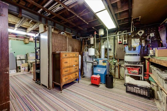 206 N Iowa Avenue, Massapequa, NY 11758