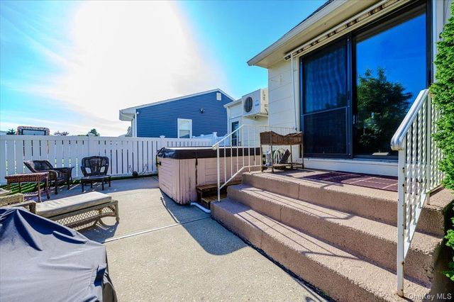 206 N Iowa Avenue, Massapequa, NY 11758