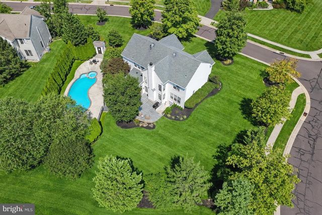 2 EAGLETON FARM RD, Newtown, PA 18940