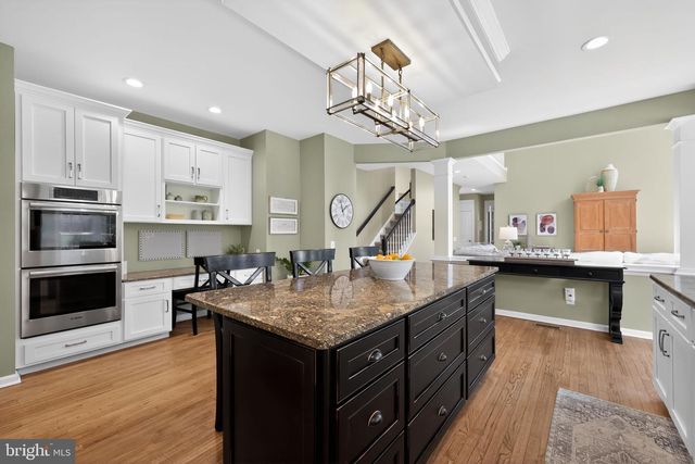 2 EAGLETON FARM RD, Newtown, PA 18940