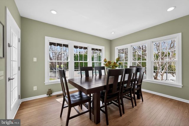 2 EAGLETON FARM RD, Newtown, PA 18940