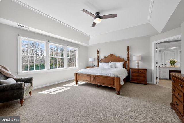 2 EAGLETON FARM RD, Newtown, PA 18940