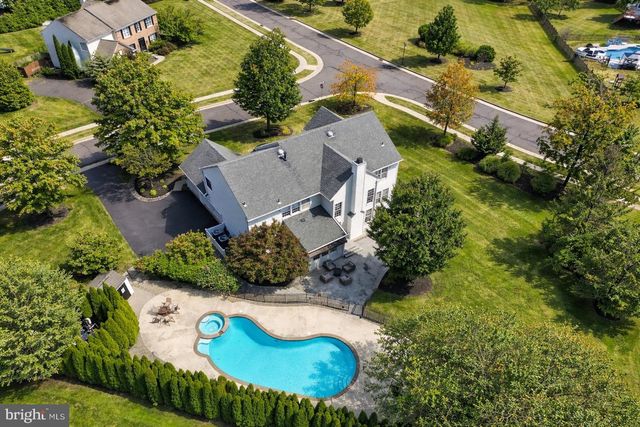 2 EAGLETON FARM RD, Newtown, PA 18940