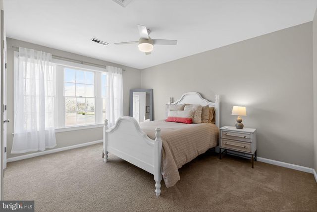 2 EAGLETON FARM RD, Newtown, PA 18940