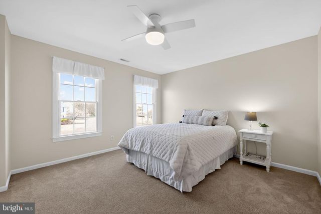 2 EAGLETON FARM RD, Newtown, PA 18940
