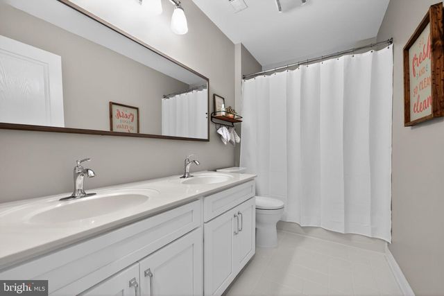 2 EAGLETON FARM RD, Newtown, PA 18940