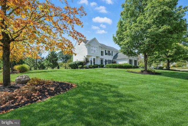 2 EAGLETON FARM RD, Newtown, PA 18940