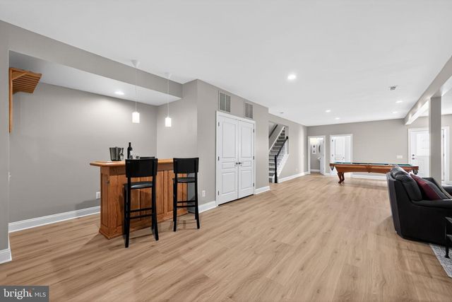 2 EAGLETON FARM RD, Newtown, PA 18940