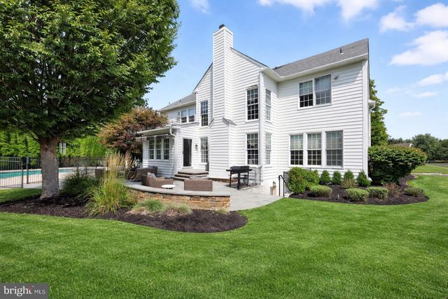 2 EAGLETON FARM RD, Newtown, PA 18940