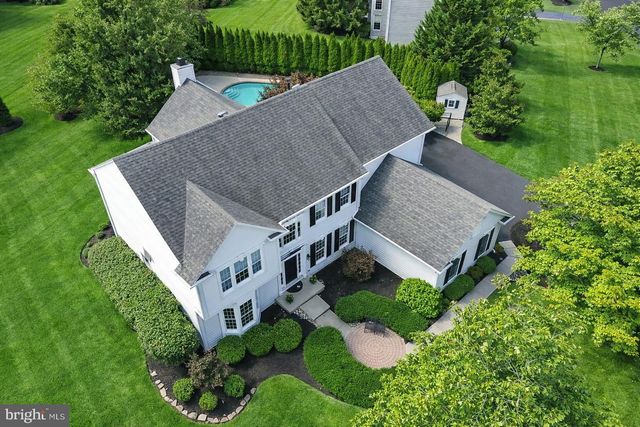 2 EAGLETON FARM RD, Newtown, PA 18940