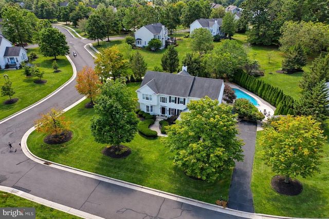 2 EAGLETON FARM RD, Newtown, PA 18940