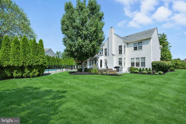 2 EAGLETON FARM RD, Newtown, PA 18940