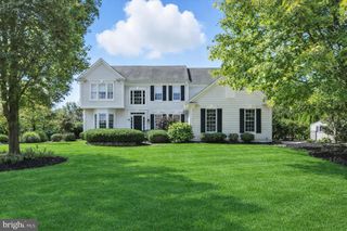 2 EAGLETON FARM RD, Newtown, PA 18940