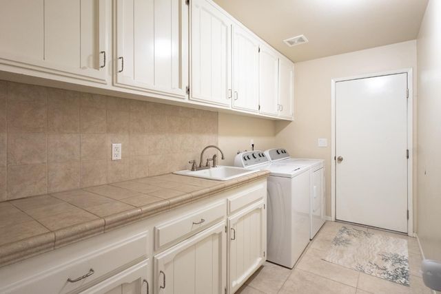 1855 Vartikian Avenue, Clovis, CA 93611