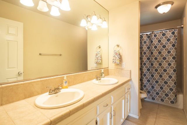 1855 Vartikian Avenue, Clovis, CA 93611