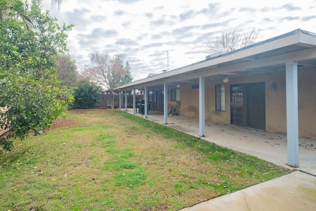 1855 Vartikian Avenue, Clovis, CA 93611