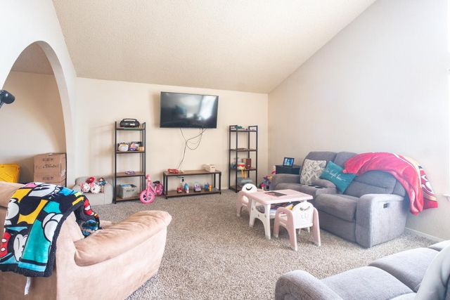 1855 Vartikian Avenue, Clovis, CA 93611