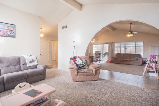 1855 Vartikian Avenue, Clovis, CA 93611