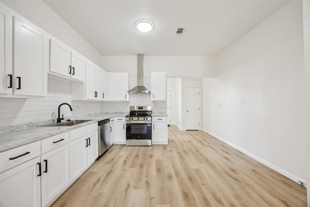 915 Centre Street, Dallas, TX 75208