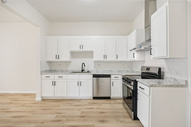 915 Centre Street, Dallas, TX 75208