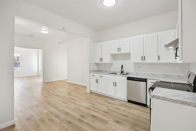 915 Centre Street, Dallas, TX 75208