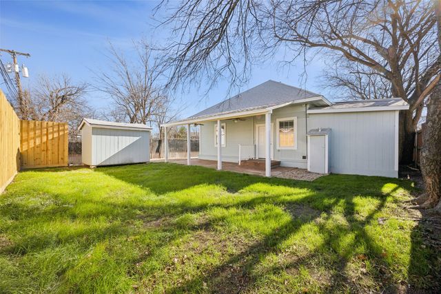 915 Centre Street, Dallas, TX 75208