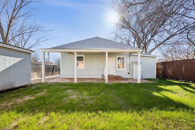 915 Centre Street, Dallas, TX 75208