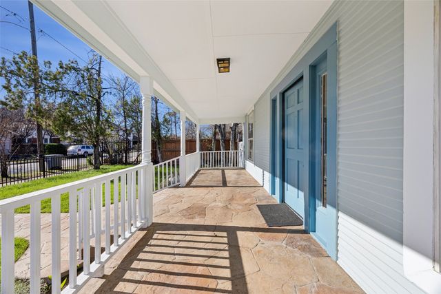 915 Centre Street, Dallas, TX 75208