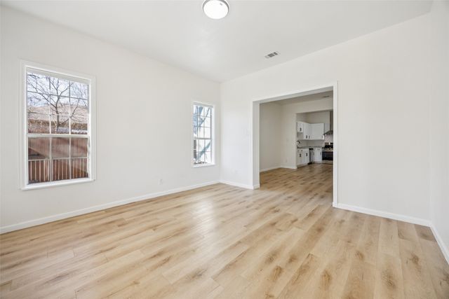 915 Centre Street, Dallas, TX 75208