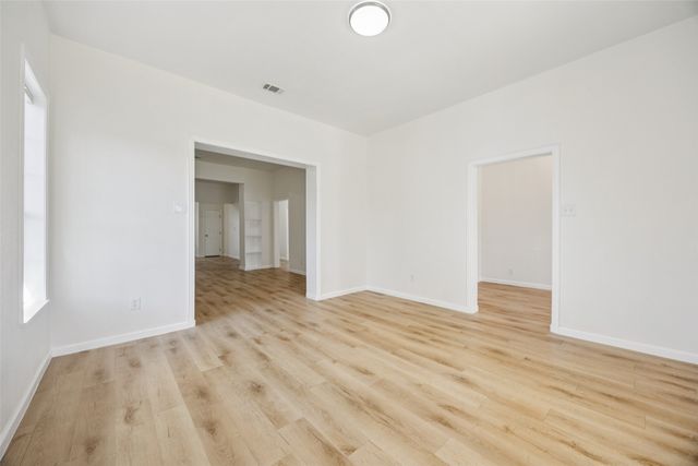 915 Centre Street, Dallas, TX 75208