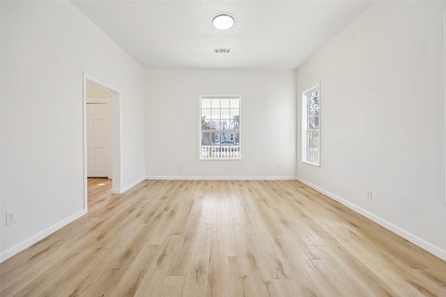 915 Centre Street, Dallas, TX 75208