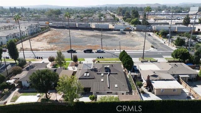 9279 Indiana Avenue, Riverside, CA 92503