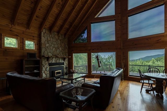 71 S Hidden Valley Drive, Ellijay, GA 30536