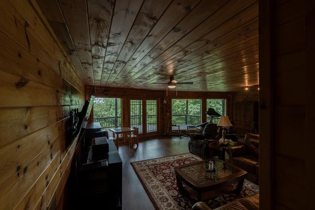 71 S Hidden Valley Drive, Ellijay, GA 30536