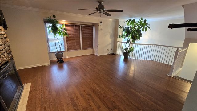 243 Augusta St, Mt Washington, PA 15211