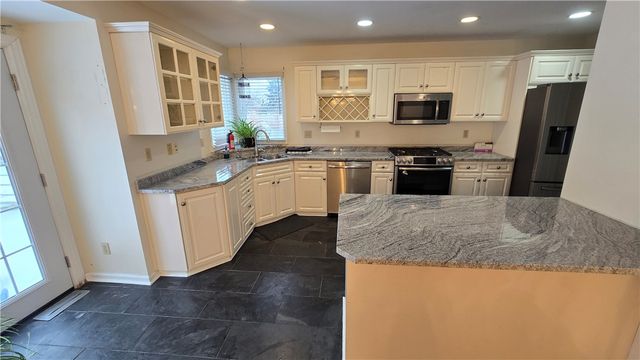 243 Augusta St, Mt Washington, PA 15211