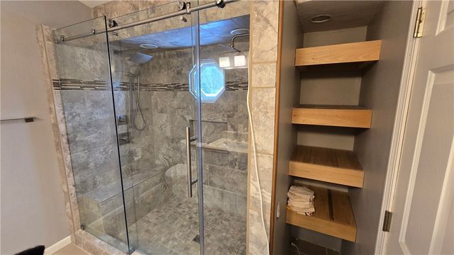 243 Augusta St, Mt Washington, PA 15211