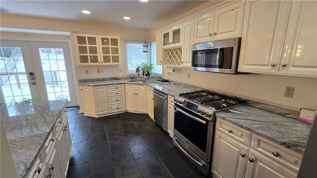 243 Augusta St, Mt Washington, PA 15211