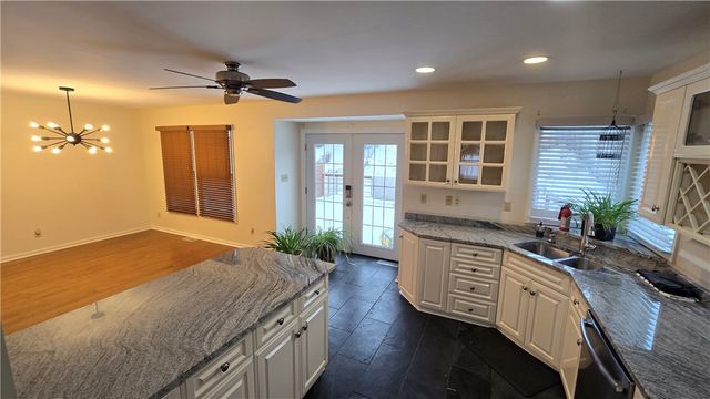 243 Augusta St, Mt Washington, PA 15211