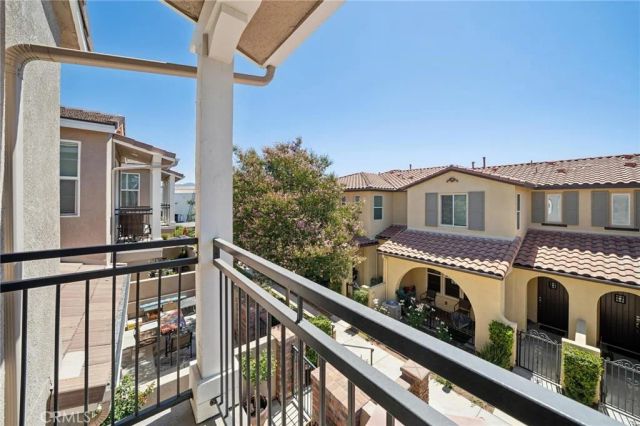 28780 Calle De La Paz, Valencia, CA 91354