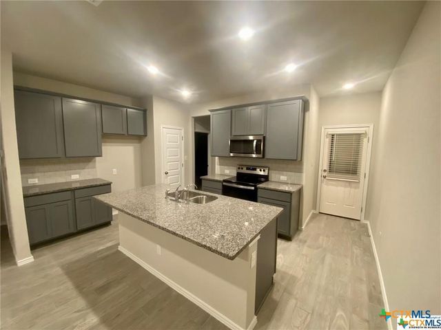 2440 Dielman, Seguin, TX 78155