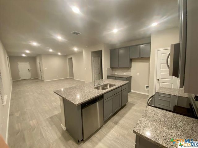 2440 Dielman, Seguin, TX 78155