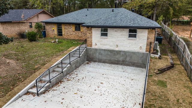 301 Belmont Dr, Marshall, TX 75672