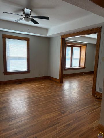 1193 SW College AVE, Topeka, KS 66604